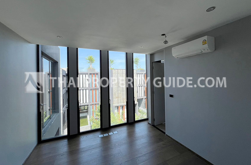 House with Private Pool in Srinakarin 